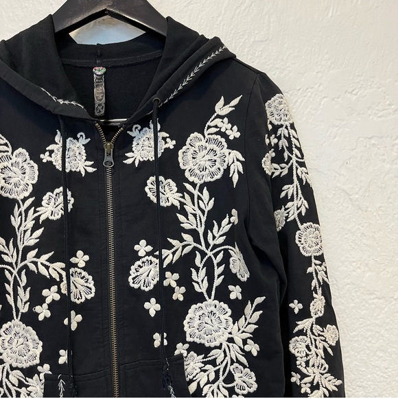 Free People Black Floral Embroidered Hoodie Sweatshirt Top Medium - Picture 9 of 10